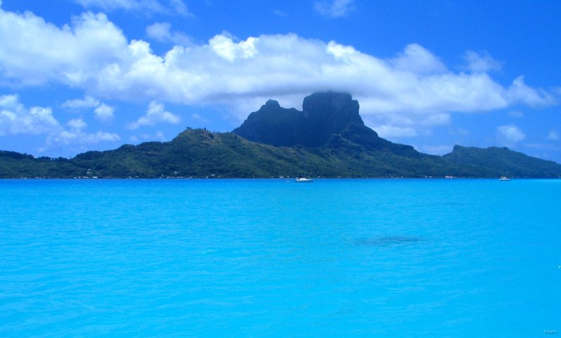 56- Le mont Otemanu vu de la baie Taurere, au sud-est du lagon 